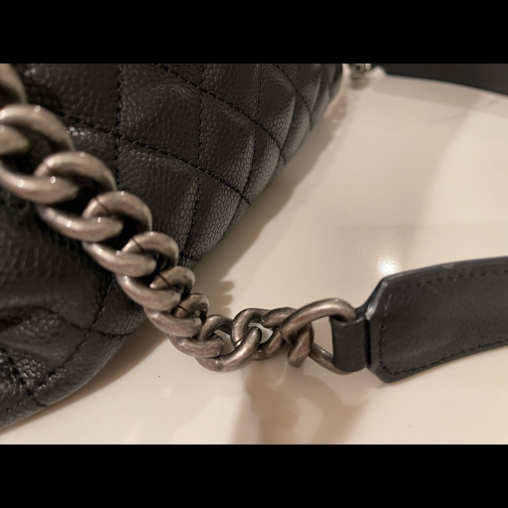 CHANEL QUILTED CC CHAIN MEDALLION BLACK CAVIAR SHOPPING TOTE - Picture 10 of 16